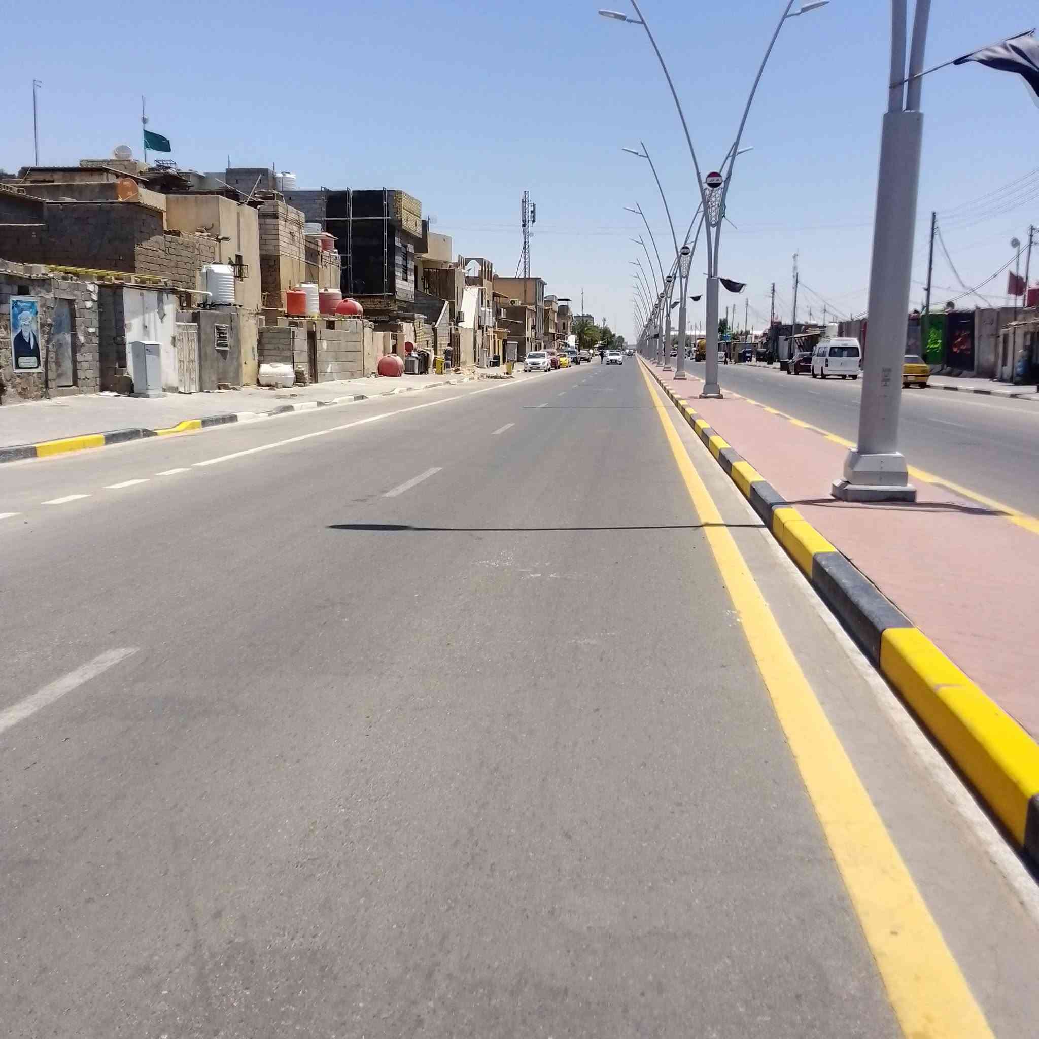 السلام عليكم
بنايه ركن  على الشارع طابو صرف المساحه 144حي الحسين اول لاين  بيت بيه غرفتين وصاله +محلات اثنين. السعر 170

***********
