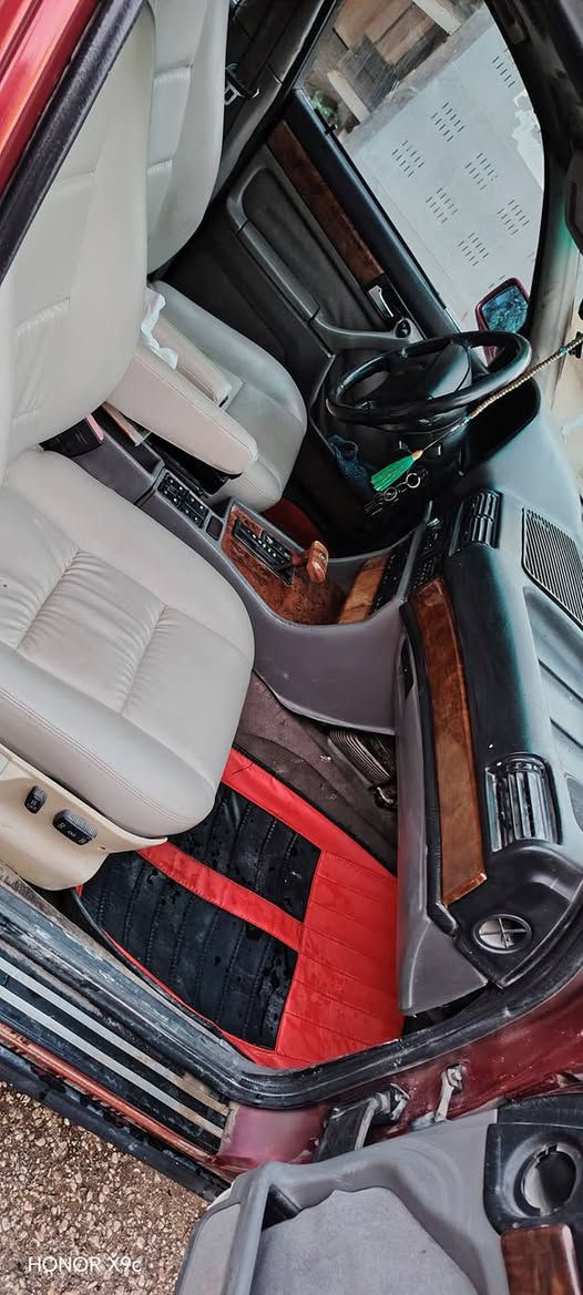 سلام عليكم
بي ام 730 اصل بيها 35 كير ومحرك خير من الله
كشنات كهربائية شغاله فتحة سقف شغاله تبريد شغال 
مصبوغه عام بيها جاملغ الخلفي جهة السايق 
السعر ٣٨ وبيها مجال قليل
***********
***********
