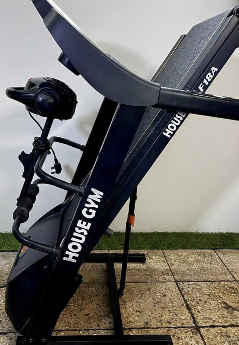 سلام عليكم
للبيع جهاز جري ماركة هاوس جيم house gym 
جبلي دبل ماطور 
الجهاز نظيف جداً 
المواصفات 100 كيلو حقيقي وليس وهمي 
السرعة عالية جداً 
يحتوي على رجاج تكسير الشحوم
وحساس قلب وجك هايدروليك 
وusp و mp3 
السعر 275 الف 
العنوان بغداد يوجد توصيل داخل العراق
رقم الهاتف ***********
