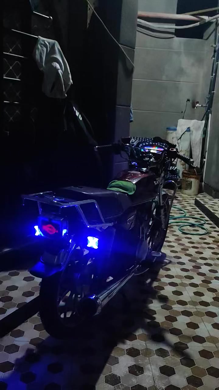 سلام عليكم دراجه سيفان اللبيع محرك(150) ماروني موديل 24 كفاله دراجه سويج بصمه ريموت كله شغاله نكره سلف جهاز نذار  كهربائيات كلهاء شغاله اوراق كامله مكان بابل رقمي ***********.  السعر. 700 وبيه مجال
