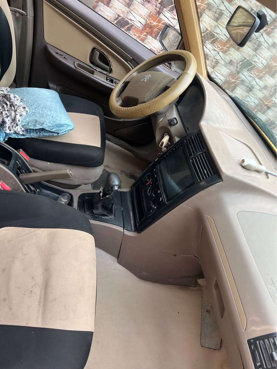 بيجو 405 مديل 2016 السياره كشرتها شوف العين 
وكير ومكينه كورله بيكاجو 1600 اوتماتيك مصفره هيئه وغرامات وبسمي كامله كهربائيات كلها شغاله تبريد ثلج بس بارورها ثكيل 
السعر 37 وبيها مجال للشراي هاذ رقمي ما متواجد فيس واتساب فقط ***********عنواني بصره طويسه البصرة, العراق
