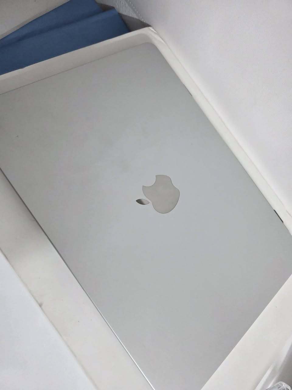 ماك بوك اير m4 2025
معالج m4 
رام 16g 
هارد 256 
حجم شاشة 13.6inch 
بطارية 100 💯 مشحون 40 مرة 
سعرة ١٣٠٠ الف فقط 
شرق اوسط ضمان ماستر 
مكاني بغداد البياع حي التراث 
رقمي ***********
