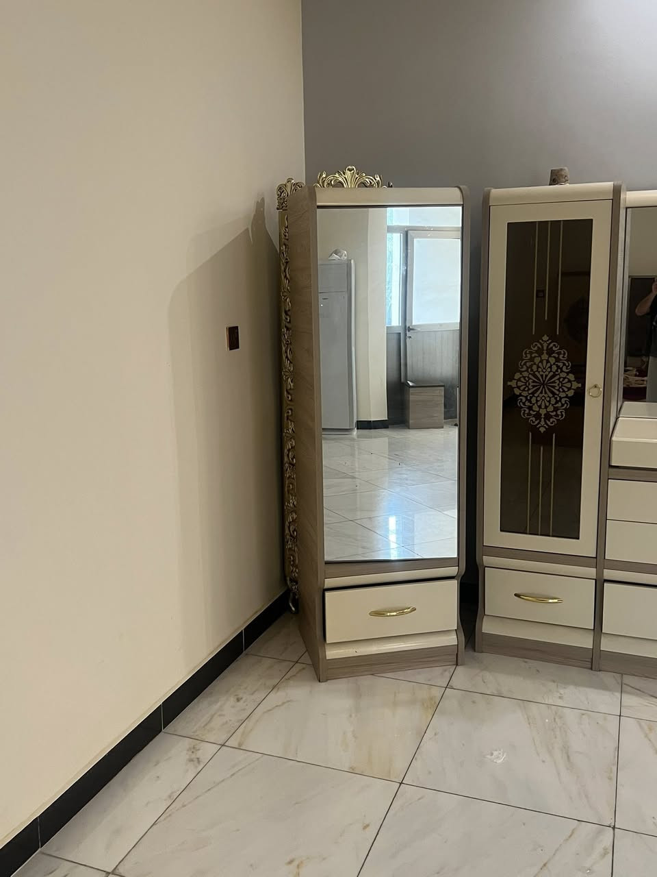 غرفة نوم سنكل نضيفه الغرفه اخشاب قوي تركي السعر مناسب  *********** واتساب فقط
