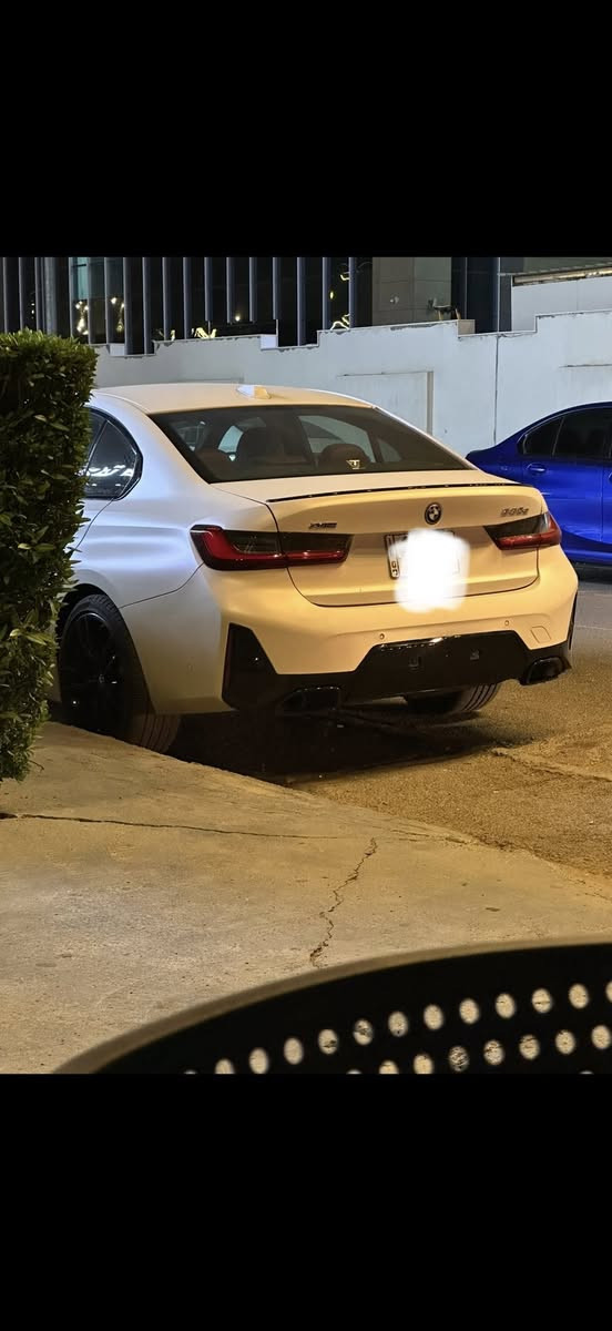 السلام عليكم
BMW 330e M package 2023

موديل 2023 الشكل الجديد رقم بغداد
ثلاث وضعيات قيادة (بانزين / هايبرد / كهرباء)
ماشية 48  الف كيلو متر مو ميل 
مغلفة ppf Matt 

المواصفات : 
شاشة متصلة 
تدفئة كشنات 
ميموري سيت
لدات داخليه 
فتحة سقف 
داخل جلد احمر 

وبقية المواصفات معروفه 
حادث السياره جاملغ خلفي صبغ والجنطه مبدله نفس اللون 
بدون ايرباك بدون دواخل 
السعر 325  وبيها مجال للشراي 

موجود واتساب ***********
