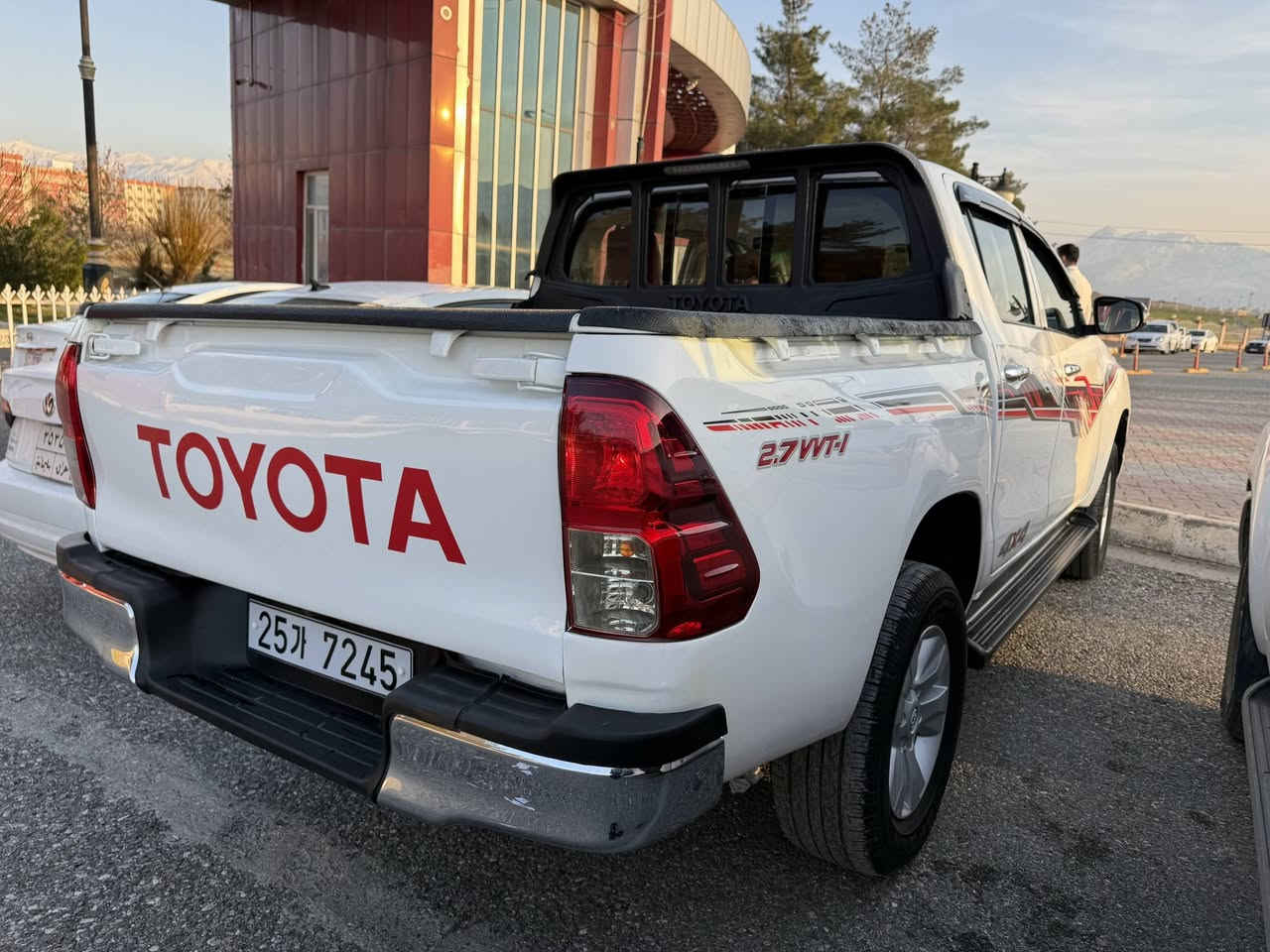 مەرزیە 2016کراوەتە2023موزادەیە مەکینە گازبوە کردومانەتەوە بەنزین هەموشتێکی بیلادە گێڕومەکینەودەبڵ ئەکسلی بەشەرت بەس عەرەبانەکەی بیلادەئەوەی ترکامل بۆیاخە قرچێکی بجوکی هەیە لەپیشەوە بن لایتەکەی گێڕعادی وجام عادیە شاشەئایپادوکامێرەو قوفڵ مەرکەزی کارەبای هەموی مەزبوتە بەس کۆمپرێسەری نوقسانە هەتابڵێی جوان مەزبووتە نرخی 145گەڵاومەجالێکی برایانە لەقەڵادزێم ***********
