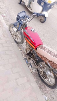 دراجة ايراني يرادلهة بس كابريتر اني بيع كوم حديد ١٠٠وبيهة مجال بلحسيني...