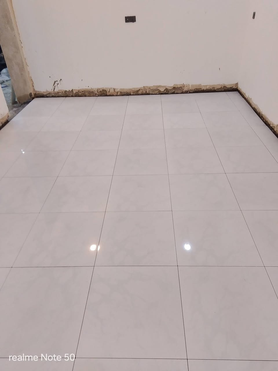 السلام عليكم تطبيك ارضيات مرمر بورسلين كاشي وكافه الارضيات بايات درج  متفرغين حاليا*********** *********** بي واتساب
