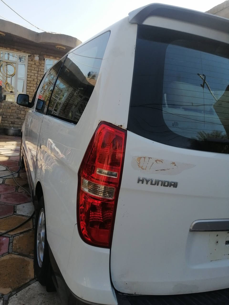 السلام عليكم ستاركس مديل 2010 فول حافضه ماسحه شاشه لون ابيض بيها ربع بـ البنيد صبغ وربع جاملغ امامي والباقي كفاله  وحسب السنار المرفق مع الصور رقم بغداد الماني بـ اسمي السياره جاهزه من كلشي مكاني بابل ابو غرق الاتصال على الرقم *********** والشراي بي خير ويدلل
