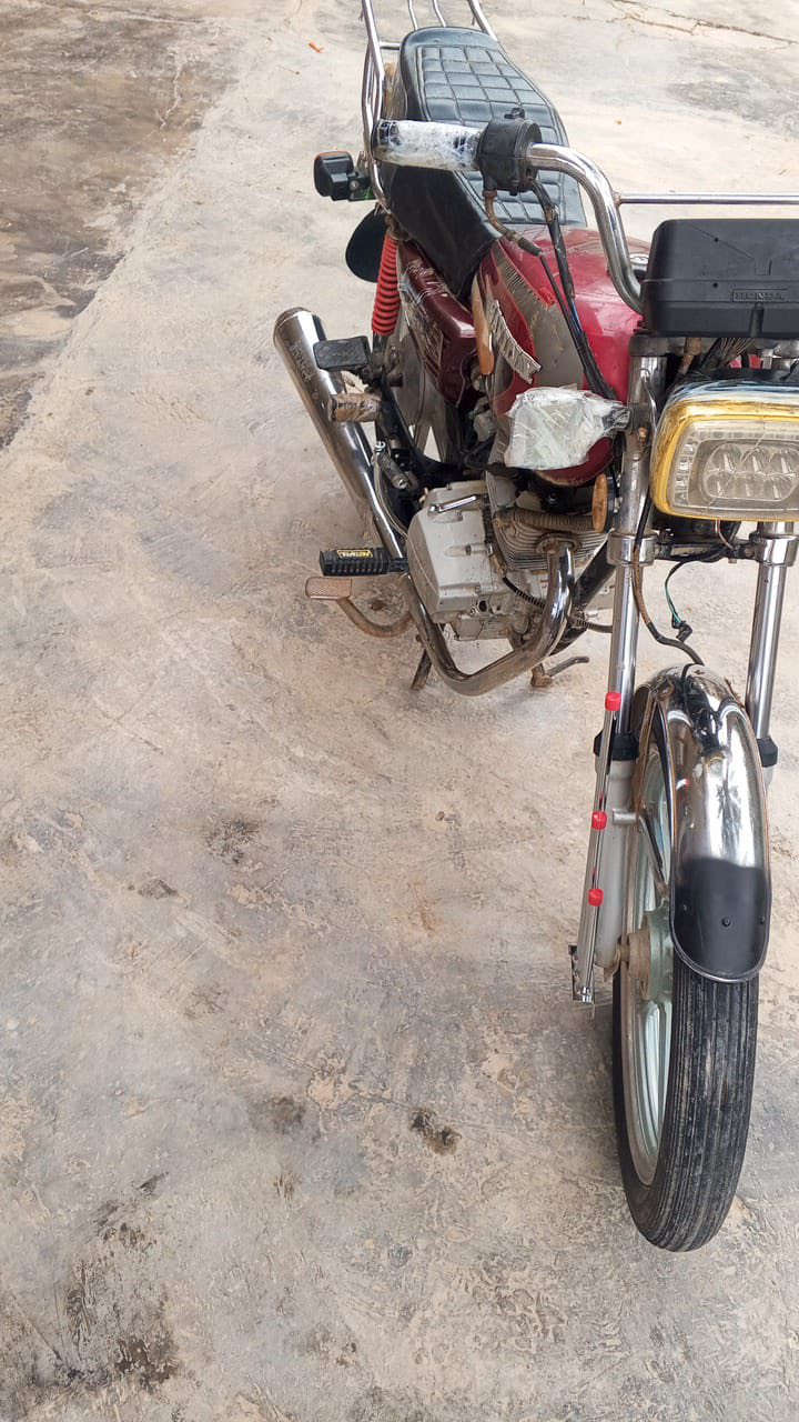 دراجه سيفان للبيع موديل 20 دراجه نضيفه خير من الله السعر 350 وبيها مجال مكاني دلي عباس قريه المچارين ***********
