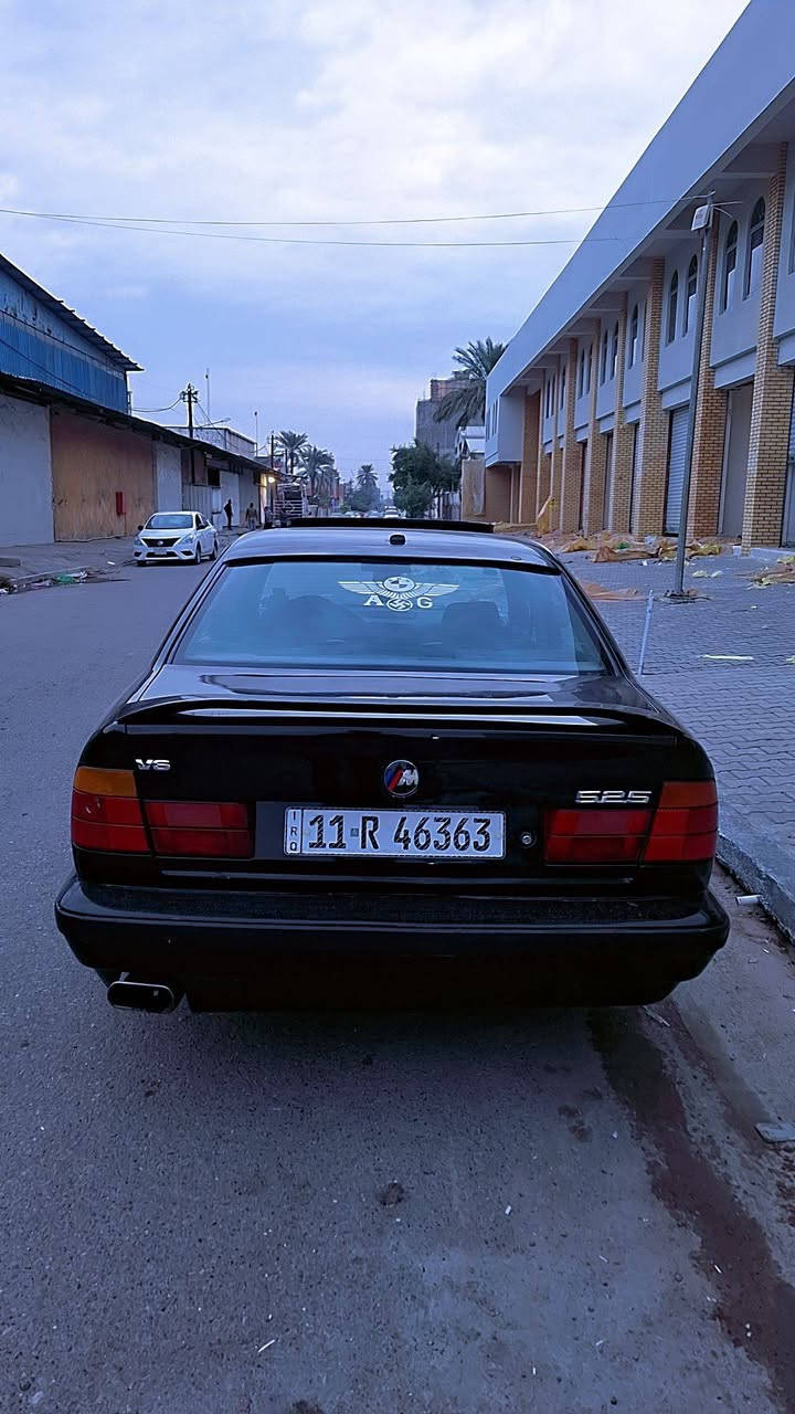 Bmw 525 مفتوح
رقم بغداد ب اسمي الكشر نضيف والدواخل نضيفه 
اللون اسود غير محدد بيهه نواقص كلش قليله وبسيطه راسلني واكلك بيهن  السياره جاهزه تحويل ب اي وقت احولك 
مكاني بغداد الامين الثانيه وهذا رقمي 
***********
والسعر 42 انزلك فلوس النواقص البيهه

