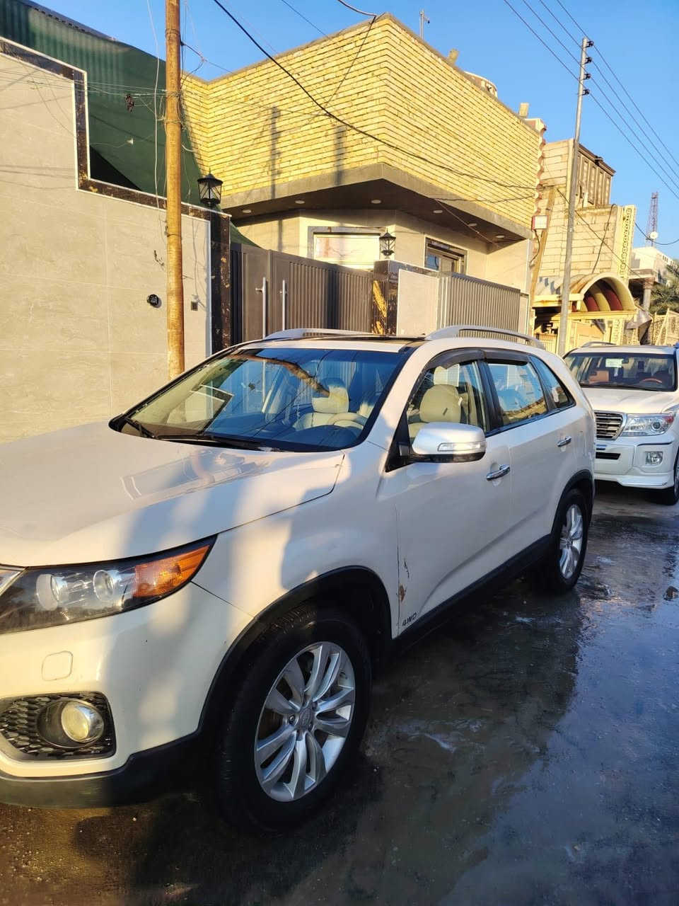 سورينتو موديل 2010
السيارة خليجية كفالة عامة 
بيها طخه على وضعه
السياره أربعه سلندر 7راكب
فول واحد على واحد بانوراما 
منظومةزنون بلاد
محرك دوش 2400
مفتوح لاتنقيص ولاتبخير 
ويل كب 5
كير ومحرك تبريد تدفئه تمام
الحداديه جديده 
تخم تاير جديد
المكان /الناصرية المركز
ه/***********
السعر/125
