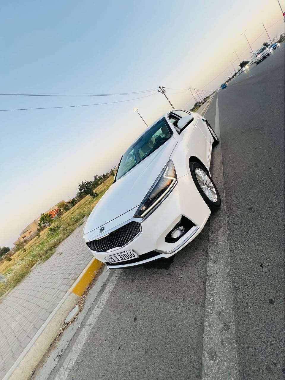 كيا كادنزا موديل 2018  خليجي نص فول مواصفات 
مكفولة كفالة  والضربة والصبغ 
محرك 3600 كفاله عامة 
كير مكفول 
صدر نضيف وعلي ادامة كاملة 
ماشية 130KM
- لايت LED زنون 
-شاشة ديجتال
-اشارة ترحيب
-كامرة خلفية 
-حساسات امامية وخلفية
-كراسي كهرباء 
-داخل كريمي قرميدي
وبعد بيها هوايه مواصفات 
محركها بحالة الوكاله ع وضع الشركة ما مفتوح
وسياره مال بيت ونظيفه حيل بيها دفتر بنزين
هزه راقم سنويه بسمي كول جديد 
‏ما شاء الله سيارة كلش نظيف مرتب بدون مصرف 
سياره جاهزه صدر امامي خلفي جديد  
تخم تاير  جديد  دينار مابى مصرف 
 سياره ‏كلش نظيف مثل ما واضح في الصورة 
سعره 149 خابر صاحب السيارة ***********
مكان سياره كركوك 
 ‏ملاحظة إني مكلف الناشر ما أجاوب على التعليقات ما متواجد عالفيس شراي خابر صاحب السيارة وتحياتي للجميع كركوك, العراق
