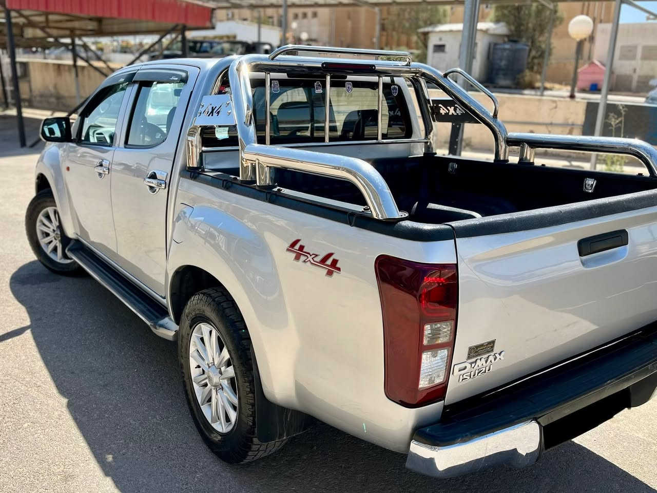 Isuzu D-Max 2020
البكب وارد الشركة  

بحالة الوكالة  

محرك : 

2500 سي سي 

4 سلندر 

تيربو ( انتركولر ) 

المواصفات : جير عادي/ 4x4 / كشافات امامية/ ضواو ليد امامي خلفي / بلوتوث / شاشة معلومات / جنط / مكيف / دبل كابين / ايرباج / بريك /Abs/ Apple car play / Android Auto )

تم عمل جميع الصيانات اللازمة للبكب 

للإستفسار الرجاء الإتصال على الرقم التالي :

0777942622

السعر: 13900 قابل للتفاوض عند المعاينة فقط وللجادين فقط


**إذا كنت صاحب هذا الإعلان وتريد حذفه لأي سبب، رجاءا أرسل رسالة إلى الدعم الفني**