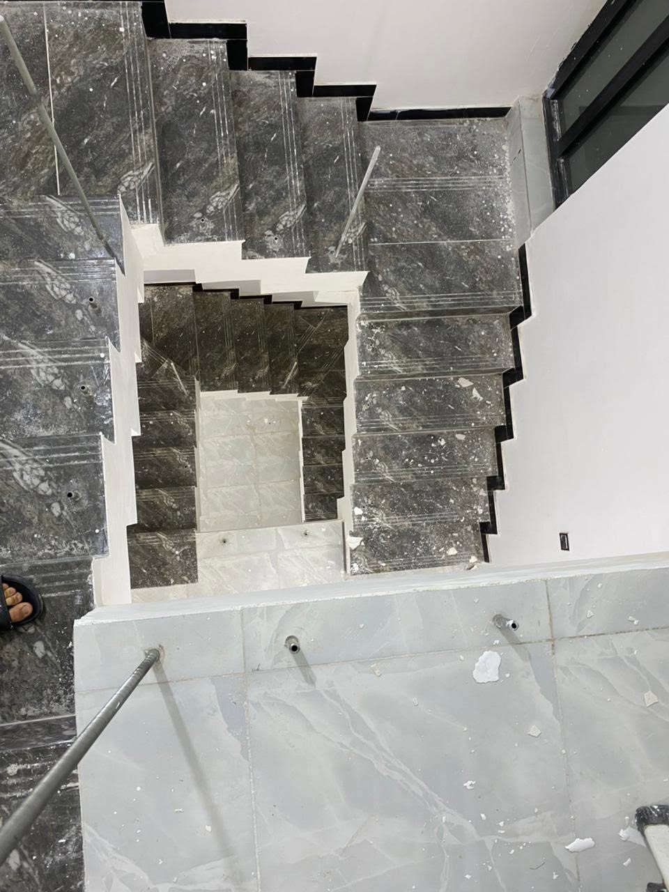 بيت للبيع في منطقه طالب العلي سند 25 
المساحه 65 متر 
واجهه 4
نزال 16 
يحتوي على استقبال مفتوح / مطبخ معزول / غرفتين نوم/ حمامات عدد 2 / درج مكسر 
خدمات كامله تبليط / مجاري / ماء / كيبل ضوئي انترنت 
للاستفسار الاتصال على الرقم 
***********
