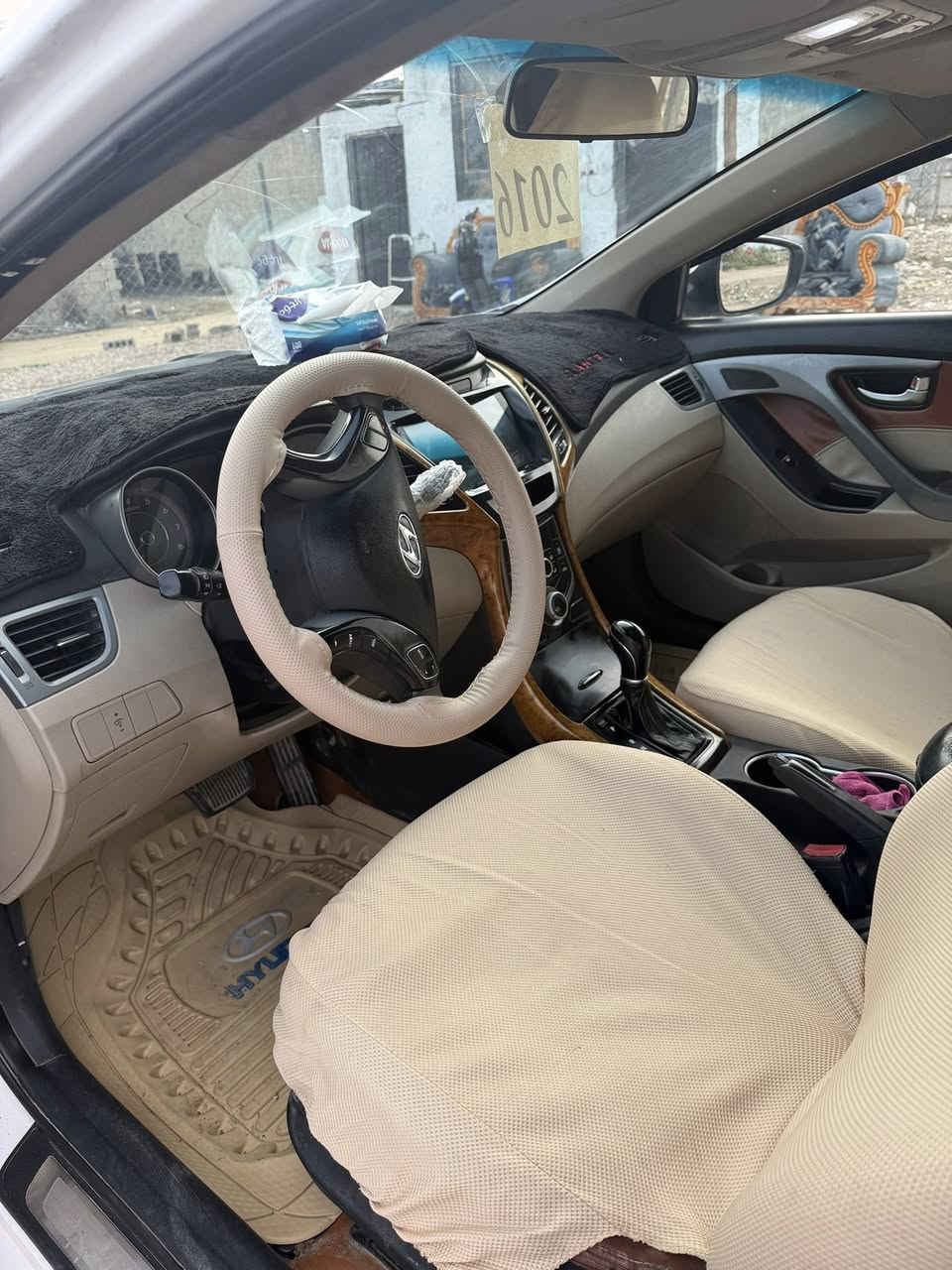 سوناته للبيع موديل 2016 رقم بغداد نكليزي صبغ بس حزام جماليه تحويل ثاني يوم محرك 1800 كير مكفول تخم تاير باتري جديد حداديه جديد تاخذ السياره ماتخسر عليه الف دينار 
تتصل بيك خير وتدلل *********** راهي ابو علي 
المكان النجف الاشرف 
ناحيه القادسية
