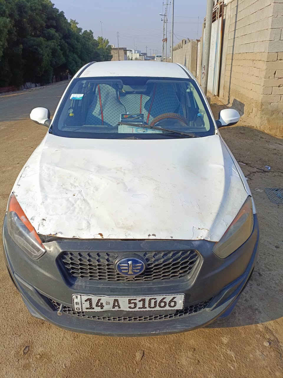 السلام عليكم سياره فأولي البيع سياره حلوه ونضيفه مال جناي ورقم نكليزي توه شاده مكينه وكير خير من الله حداده حلوه رقمها بصره كهربيات كله شغاله وشاشه شغاله تجي وشوف بعينك والسعر 40 وبيهه مجال قليل العنوان البصره قضاء القرنه 
رقم الهاتف ***********
