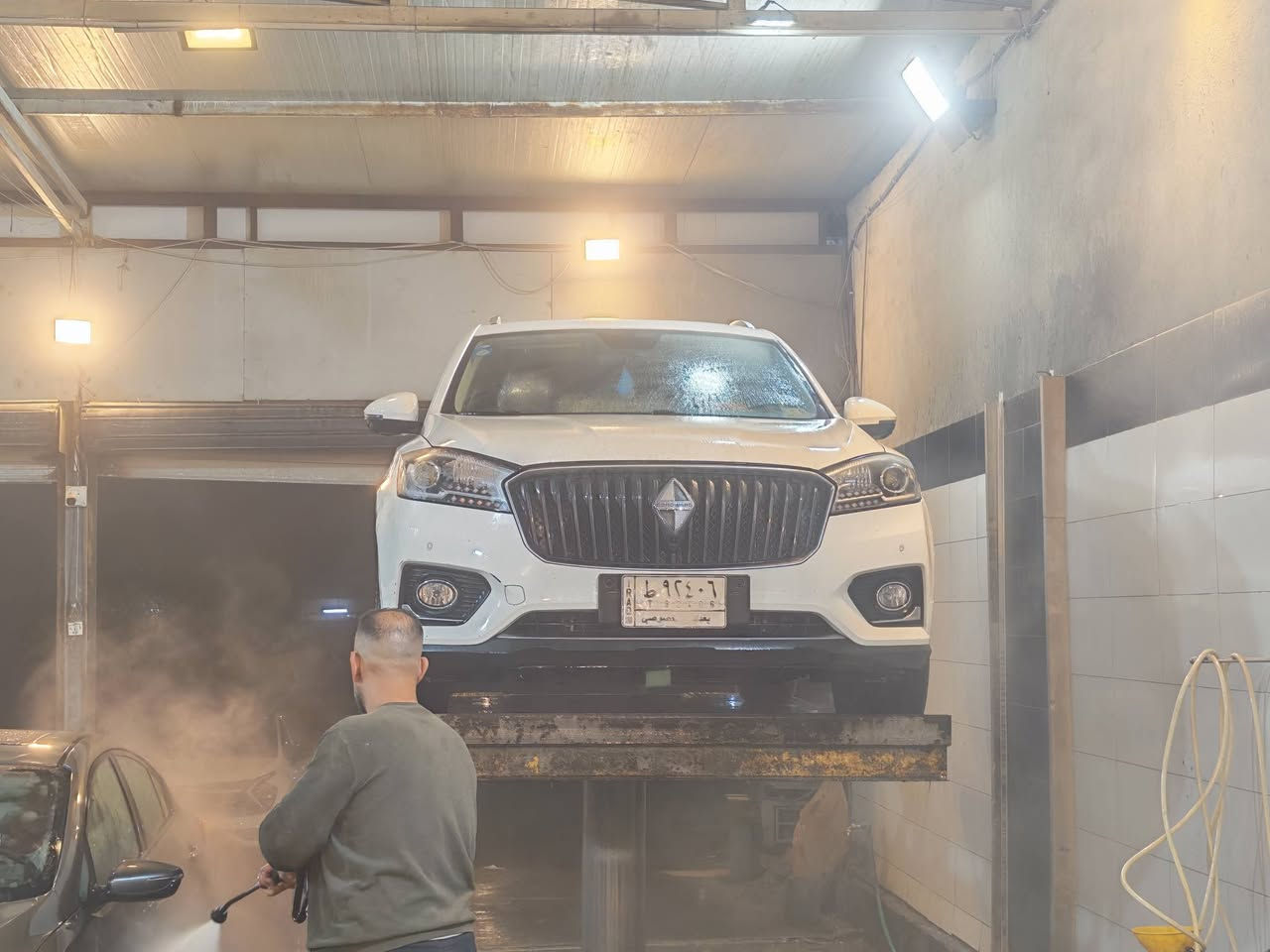 السلام عليكم Borgward Bx7 2017 ألمانية انتاج الصين سيارةSUV فورويل فول مواصفات رادارات خمسة كاميرات حساسات امامي خلفي السيارة على وضع الشركة مجرد حالوب 140 ورقة بيها مجال بسيط السيارة بغداد ***********
