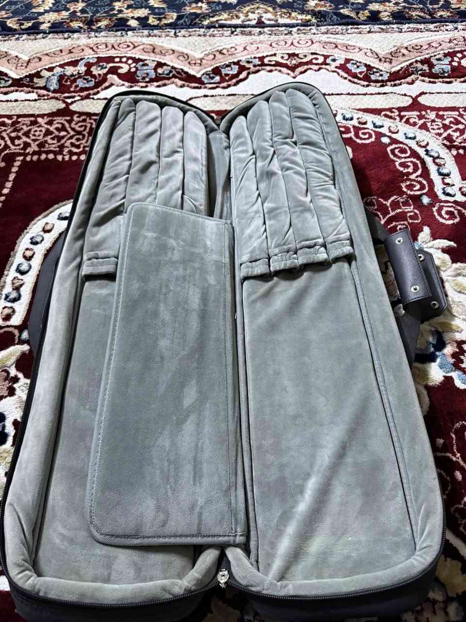 كيوب كسره وجانب 3 قطع السعر كيوب 180 /جنطه السعر 50/جوك توم السعر 10/جوك راصاصي اصلي السعر 10/جف من شراكة كولن سعره 10يلبس بل أيد ينمه الاستفسار على الرقم ***********
