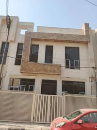 للبيع 100  متر طابقيين 3 غرف نوم  واجهة 7 ونص  السعر   350   وبي مجال ...