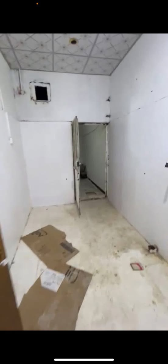 بيت للايجار الجزيره باب الهوى ب300
يتكون من غرفه وستقبال وصاله ومطبخ وحمام ب300 الف

***********
