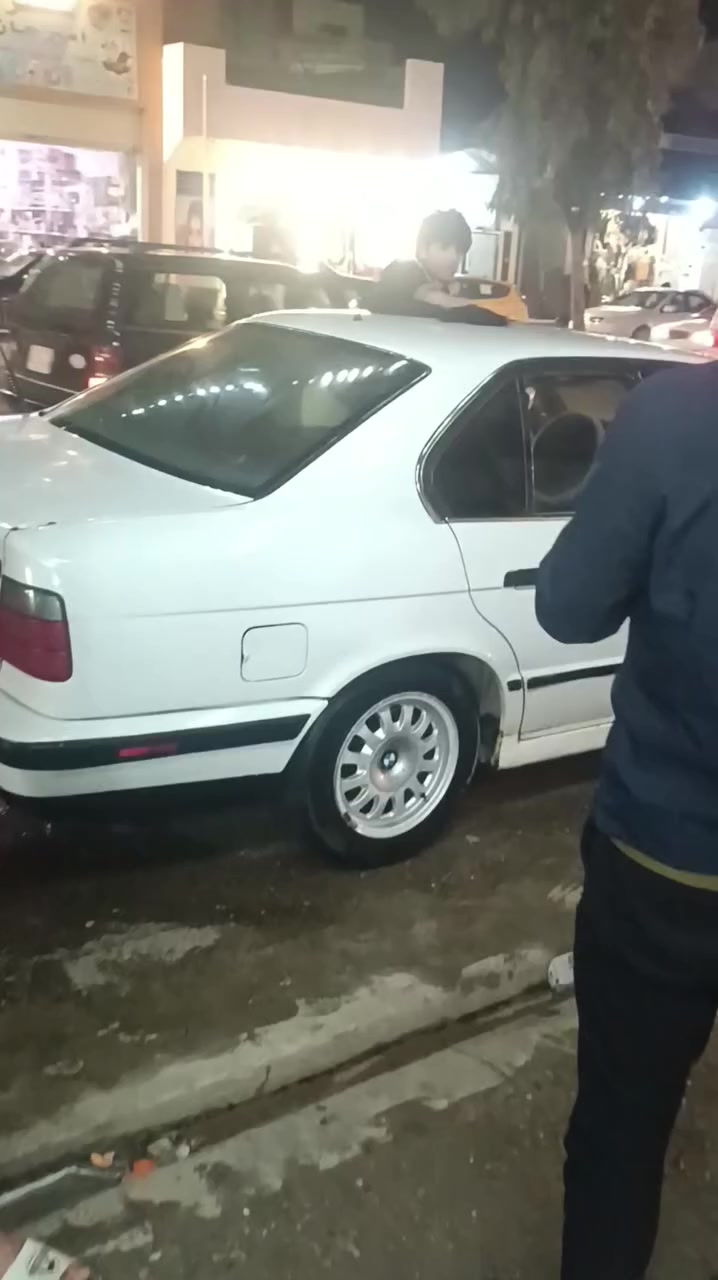 السلام عليكم  بيام 525موديل 94 وارد يباني  كير عادي  شرط محرك وكير سياره نضيفه مل بيت  ترايك عل بصره  شرط  التحويل  بيه سونار شرط  بدون صبغ  السعر 48 وبيه مجال للطيبين
للتواصل  *********** 
وتساب  هم ☝️
