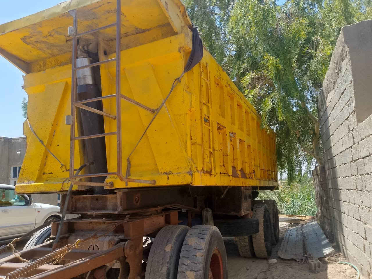 للبيع عربانة تخم تاير ونج تريلة جاهز للعمل كهريات هو دناكير   16لمانيات سربس أمامي ***********
