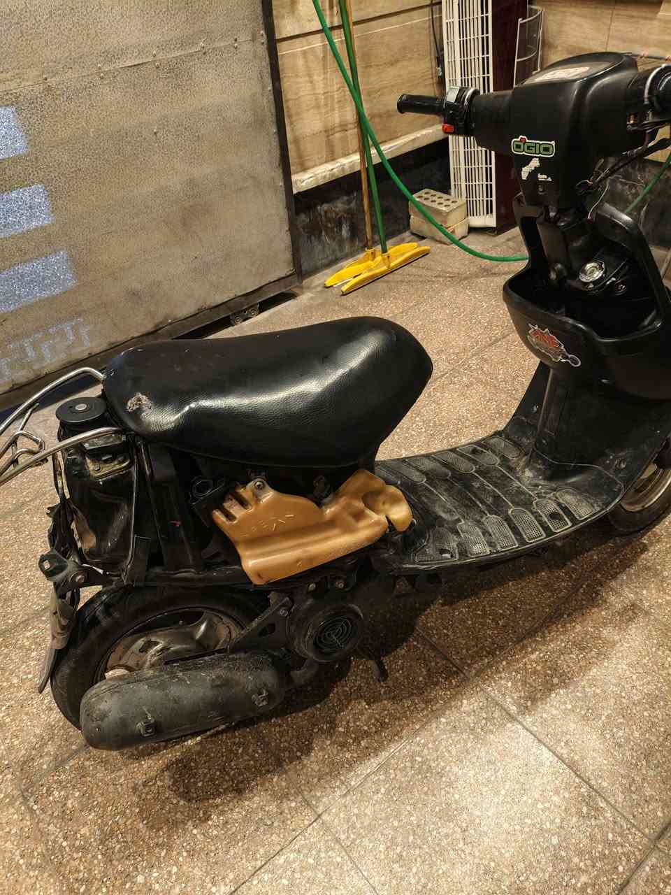 دراجه بطه 60 دراجه عوزها بس كفرات شغاله هندر وسلف بكل وكت بيها شلعه كامله مكمله كهربائييات شغاله بس كفرات مكينه ناعمه تجي وشوفها رايدها ب135 وبيها مجال حك جيه قليل مكاني بغداد السيديه رقمي ***********
