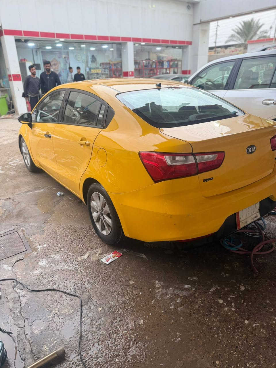 السلام عليكم كيا ريو موديل 2016 وارد خليجي محرك يبخر باسم الشركة الدولية مكان البصرة  التنومه الصالحيه السعر ٧٠ ورقة بيها مجال ***********

