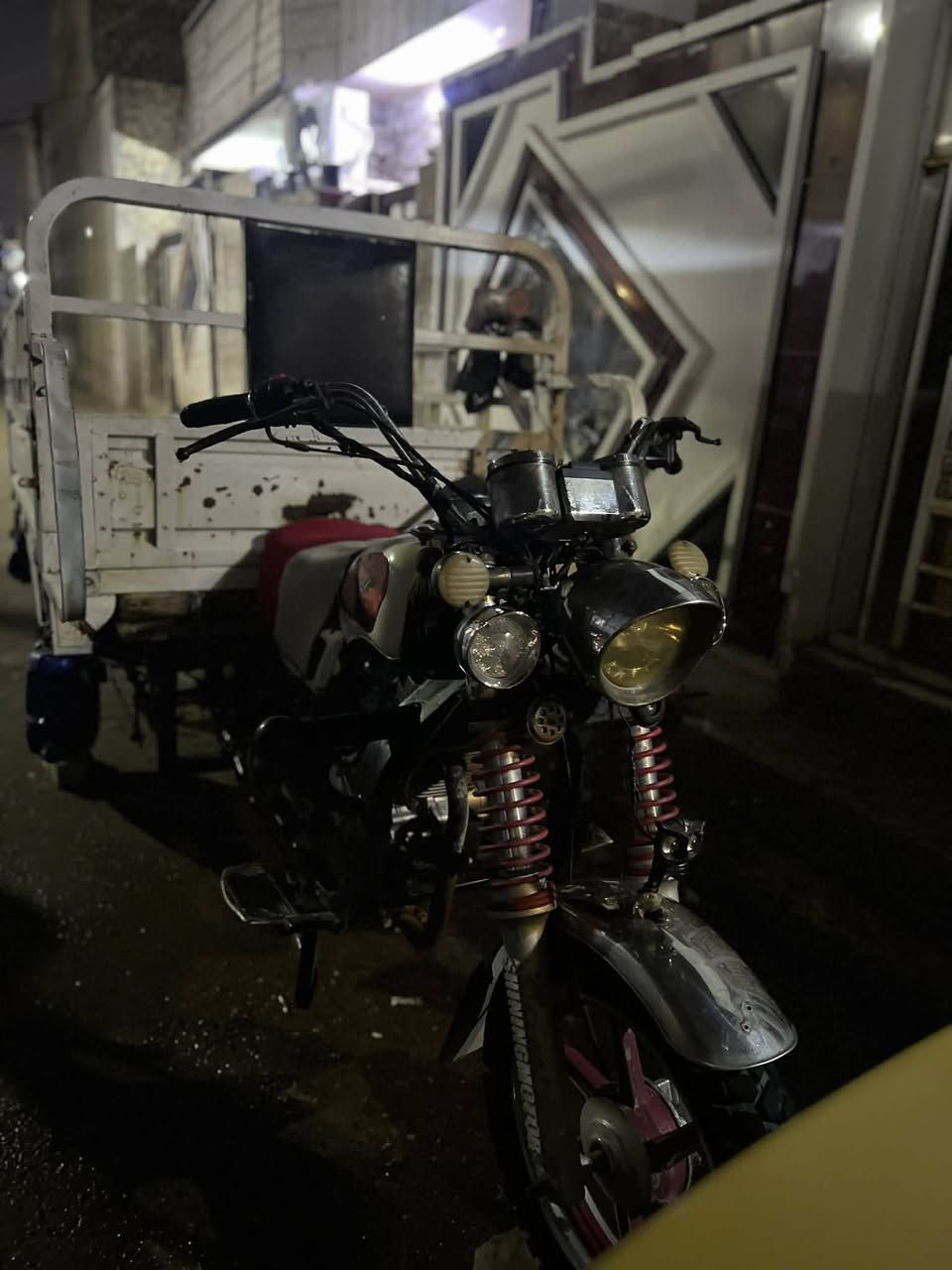 سلام عليكم ستوته صقر فحل  ستوته البيع ستوته نضيفه ما ناقصه شي يعني كبل الشارع تجي تكلب وشوف سعر مليون 700بيه مجال قليل مكاني بغداد مدينت صدر رقمي وتساب ***********
