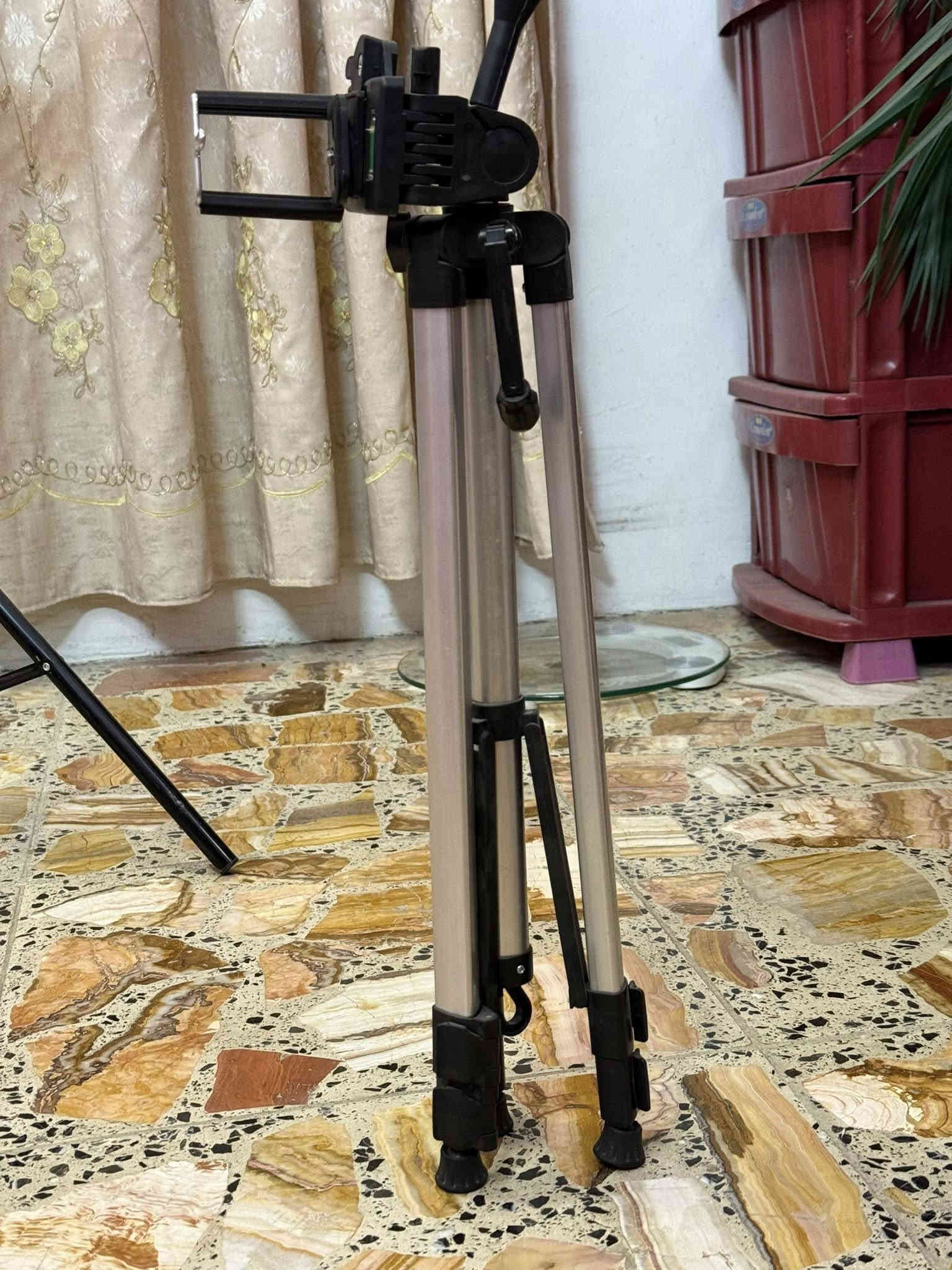 الستاند تصوير سعر 7 وبي مجال

مايك لاسلكي من ماركة boya  تحويلته تايب سي نضيف جداً سعر 40 وبي مجال قليل 

مايك سلكي واير من ماركة boya  تحويلته أواكس الاصلي سعر 17 الف وبي مجال انشاء الله

المعدات كلش تضيفة استخدام قليل جدا

للتواصل  خاص 

او الاتصال على هذا الرقم 

:***********

مكاني كاضمية او كريعات
