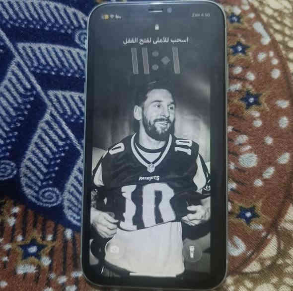 ايفون ١١ عادي للبيع 
ذاكره ٢٥٦ 
بطاريه ٧٧ فحصتهه ع الحاسبه 82 بلادي 
ممستبدل شاشه فقط وبيه هذا الخط الي ع اليمين بس 
فيس ايدي شغال كله شغال 
لون مميز 
ضهر بلادي 
جهاز راقي وكلش نضيف 
السعر ٢٥٠ الف 

للتواصل واتساب 
***********
