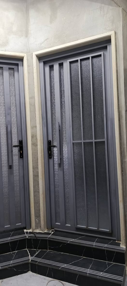 ***********
***********
