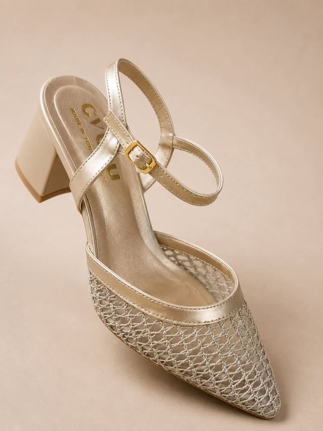كعب طبي ارتفاع 5cm الأكثر راحة 
Size 37 38 39 40 41
للحجز مراسلة الصفحة أو *********** 
يوجد خدمة توصيل لجميع المحافظات
