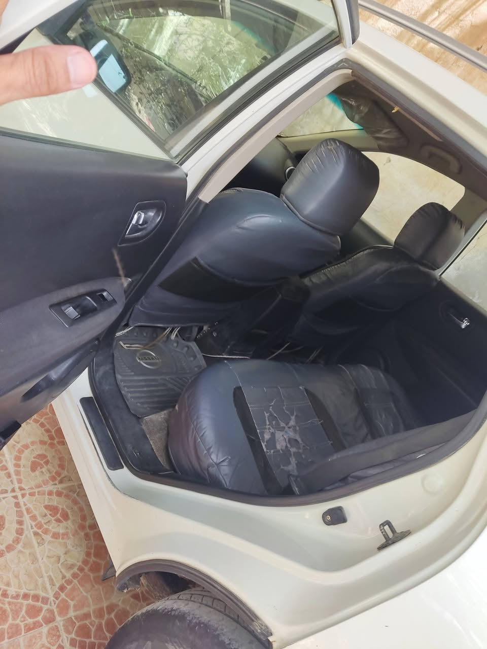 السلام عليكم و رحمة الله و بركاته بيع مستعجل 🚗🚙🚘.... 
سيارة نيسان روج 2011 بأسمي رقم بغداد بيها ٣ قطع صبغ موضحة بالسونار
منظومة غاز جديدة 
 السعر 73 ورقة و بيها مجال 
بيع مستعجل 
لتفاصيل أكثر هذا رقمي ***********
