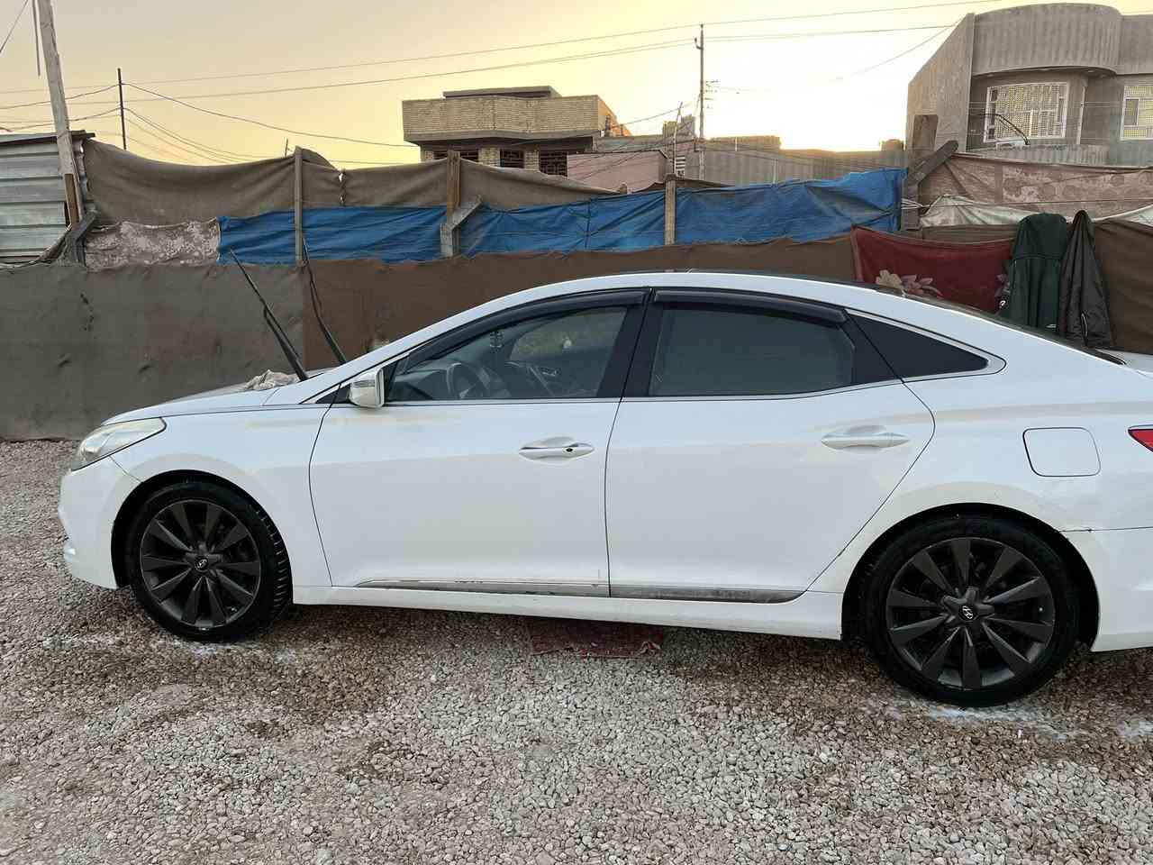 السلام عليكم اخواني
للبيع ازيرا 2012 فول 1/1 شركة الكاصد 
كامره خلفيه وشاشه كبيره مع دمامات انفنتي 

رقم بغداد بأسمي حادث السياره فقط جاملغات خلفيه ضربه خفيفه 
عنوان السياره مركز الحله للاستفسار 
 السياره بيها كتاب تخويل تضليل عام ***********
