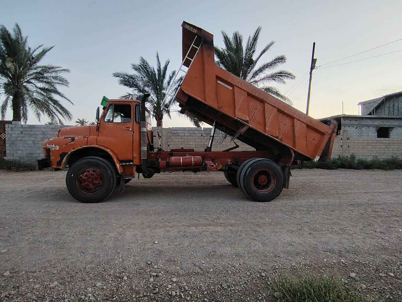 السلام عليكم مان موديل 82 بلا ادي مكفوله من كلشي  رقم بغداد سنويه 27 ديالى  ***********
