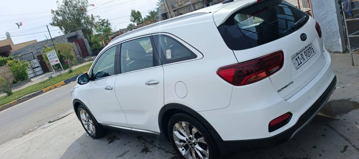 كيا سورنتو
موديل 18 شكل 20
ماشيه 100
السعر 220 وبيها مجال 
مكفوله بيها بس بارد بصيط
مكان السيارة صلاح الدين قضاء بلد
الرقم ***********
تشغيل بصمه 
ابواب بصمه 
ترحيب 
كراسي كهربائية
جنطة كهربائية
اربع اتحكم قياده
حساسات اماميه خلفيه
السيارة بيها مواصفات هوايه 
صدر جديد 
تخم تاير جديد
السيارة ربع متصرف عليها
للاستفسار الاتصال عل رقم 
***********

