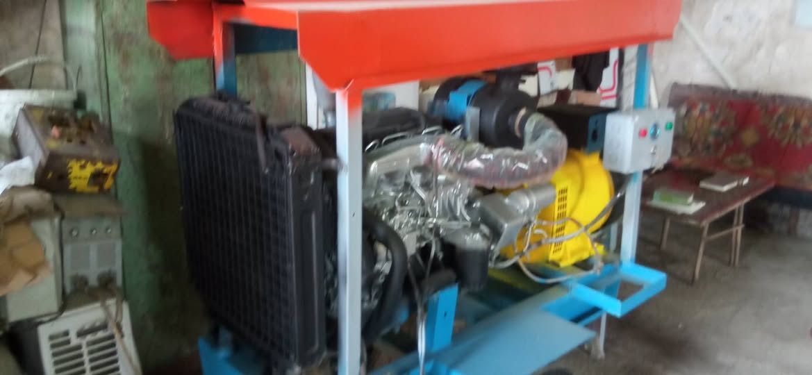 مولدة كيا 2701 30كيفي 120امبير مستعمل نظيف جداً السعر 15 ورقة  العنوان النجف الرقم ***********
