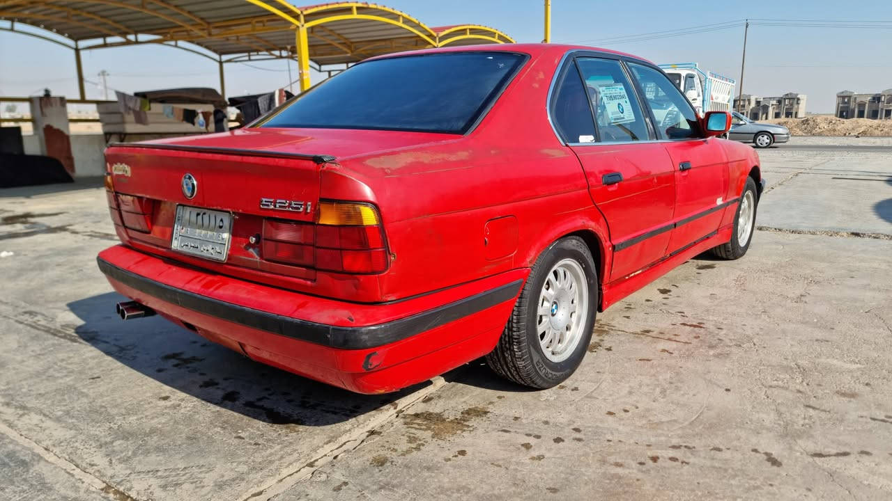 السلام عليكم  بي ام525 للبيع كير عادي محرك شرط تبريد كهربائيات كله شغاله صدر نضيف تخم تاير جديد سعر 40 وبيه مجال للاستفسار اتصل ***********
