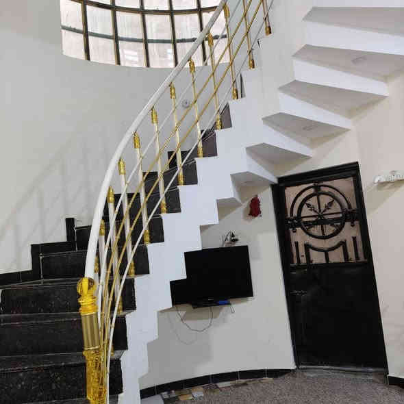 بسم ألله ألرحمىن ألرحيم
أسعد ألله أوقاتكم بكل خير 🌹
اللاستفسار  ***********
 
توفر : دار سكن للبيع ⚡
جمال ونزاكه ودقه بلعمل 
بناء حديث 😍
ألمساحه : 325م
على شارع 10 متر ركن 
جميع لخدمات متوفره 👍
ماء + كهرباء + مجاري
نوع العقار : طابو ملك صرف
زراعي بأسم عراقي سند 25
تحويل سهم بسم المشتري
محتويات ألبيت ⬇️
كراج سياره
دوانيه
صاله كبيره
غرف نوم عدد 4
مطبخ حار بارد
حديقه جانب لبيت
مجمع صحيات داخلي + خارجي

الموقع راقي
البصرة ابو الخصيب حمدان بضهر جامع الشهيد
يبعد مسافه 300م
عن طريق داخلي سايدين

كل هاذ جمال وترتيب 
سعر 190 مليون اي ستفسار *********** البصرة
