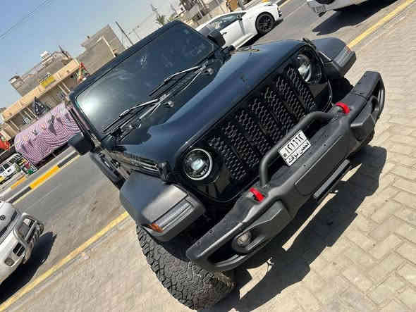 جيب رانكلر هايبرد 2023

إضاءات LED أمامية وضبابية كميزة قياسية.  ￼

 • جنوط سوداء مقاس 17 بوصة مطلية، مع إطارات “Mud-Terrain” للطرقات الوعرة.  ￼

 • شبكة أمامية (Grille) سوداء + شعار “Willys” مع لمسات التجهيز الكهربائي “Electric Blue” على الشعار وعلبة الطُقم (Tow Hooks) وبعض التفاصيل الخارجية.  ￼

 • نظام صوتي مكوّن من 9 مكبرات من Alpine.  ￼

 • حصائر أرضية مقاومة للعوامل الجوية 

دفع رباعي كامل مع قدرة اختيار وضعيّات القيادة - يوجد ترانسفير كيس Selec-Trac مع وضعية نقل منخفض (Low Range) بنسبة تقريبية 2.72:1  

2.0 ليتر توربو-أربعة سلندر مع نظام هجين - بلج-إن (أي محرك بنزين + محركين كهربائيين)

السيارة ماشيه ١٦   الف  رقم بغداد انكليزي

حادثها مثل ما موضح بابين مبدلات نفس الون . والجاملغ الامامي شبر صبغ بي
سعر 260 $$$

للاستفسار  ***********

مكاني حي الجهاد /  بغداد
