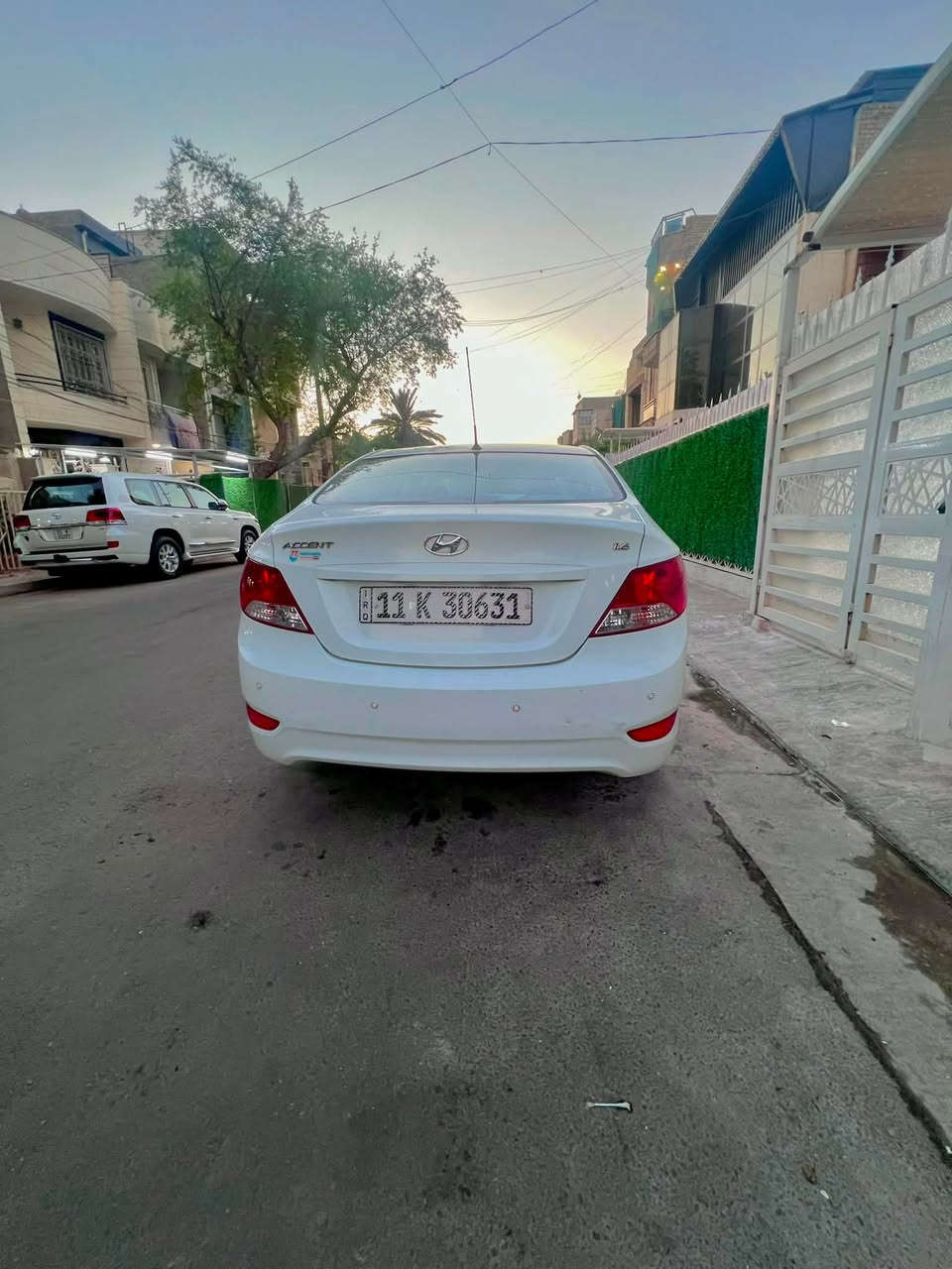 سلام عليكم
اكسنت خليجي مديل ١٥ 
ماشيه ٦٧ الف 
فول مواصفات 
بيها جاملخ بصف السايق الامامي مصبوغ 
وكم طخه خفيفات 
السعر ١٠٧ وبيها مجال 
مكان بغداد شارع فلسطين 
***********
