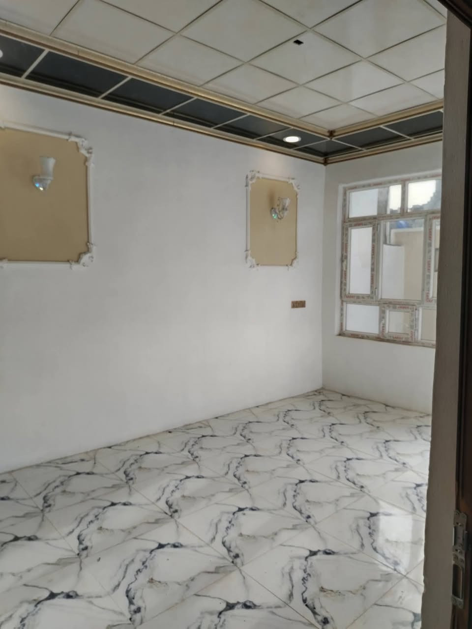 بيت 100 متر طابق واحد طابو زراعي سند 25 التحرير الحولي الزراعي الجزء الثاني قرب اسواق سنتر الحولي خدمات كاملة  مجاري تبليط ماء وكهرباء 
والسعر مناسب جدآ 
***********
