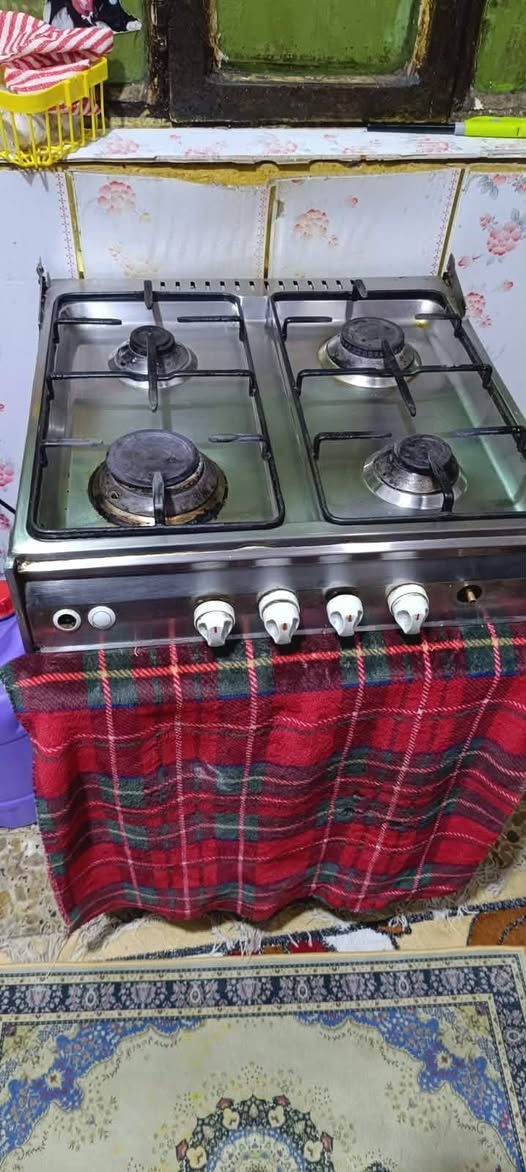 طباخ ٤ عين فرن شغلل بسعر ١٠٠ البصرة القبلة حي المهندسين 
للأستفسار خاص او واتساب ***********
