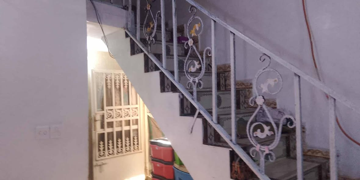 البيت للبيع طابو زراعي 150 متر سند 25 ركن حي الامين الاول قرب الملعب شهيد جمال بناء غرفه نوم صاله مطبخ استقبال صيحات داخل وخارج كراج سعر على الاتصال ***********
