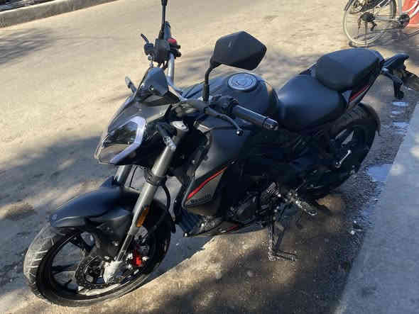 بنلي 180 s للبيع 
دراجه كفاله عامه ما بيهه اي نقص 

ماشيه 2400  

بعدهه زيرو الدراجه 

مكاني غزاليه 

وهاذه رقمي ***********
