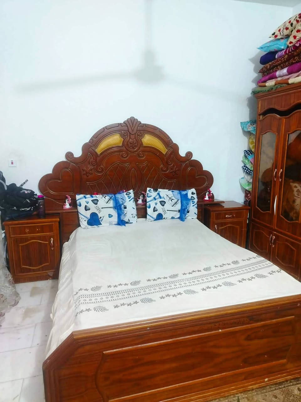 يالله السلام عليكم بيت في حي الفرات قرب اسواق الجوهره يقع البيت ركن على ساحه وموقع مميز وخدمات كامله تبليط ومقرنص ومجاري والبيت ارتفاع عالي عن الشارع الواجهه 10 ونزال ١٢ ونص مساحة البيت 125 البيت بناء حديث السقف والاساس كونكريت مسلح يتكون البيت من صحيات داخليه و خارجيه و مطبخ وصاله واستقبال وغرفه نوم و منور و ارضيه البيت مرمر الاستفسار الانتصال على الرقم *********** واني مكلف بل نشر البيت يناع فقط نقد
