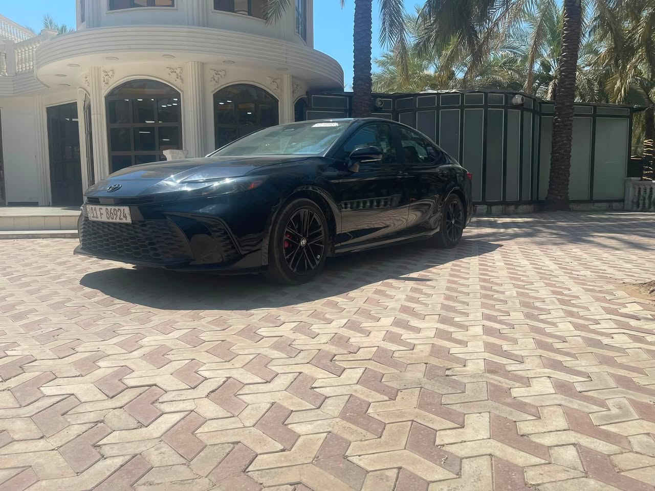 السلام عليكم
كامري هايبرد 2025  CAMRY SE NIGHT SHADE HYBRID  للبيع او المراوس 
الون : ( اسود )
حجم المكينه : 2500 
نظام الحركة : 2WD سحب 
ناقل الحركة : اوتوماتيك Ecvt
المواصفات :

1. شاشة صغيره  كاربلَي اندرويد اوتو 
2. كامرة خلفية 
3. بصمه 
4. شحن وايرليس
5. رادارات جانبيه
6. تشغيل عن بعد 
7. قطعتين تبريد
8. هندبريك بصمه
9. كشنات جلد ، كهرباء 
10. ثلاث انظمة قيادة 
11. شفتات ستيرن
12. تحديد مسار وقياده ذاتيه
13. ويل 18 تاير برجستون
*مرقم بغداد  

*السيارة جديده استيراد شخصي ممشى 15 الف ميل قابل للزياده ممشى امريكا 12 الف ميل ضررها خلفي بدون ايرباك صبغ فقط قبغ الجنطه و تعديل الجاملغ الخلفي بارد .
 لمعرفة السعر و صور الحادث المراسله ع الخاص 
او الاتصال ع الرقم *********** يتوفر وتساب ايضاً 
علماً ان السياره في بغداد الكاظميه
