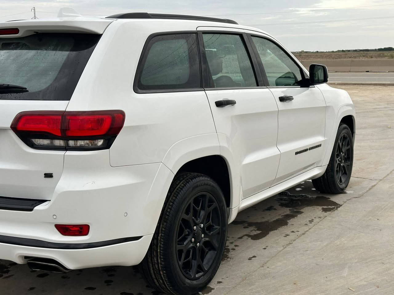السلام  عليكم ورحمة الله وبركاته
‏‎‏‎       ——— لـلـبـيع  ———

جيب گراند شيروكي - Jeep Grand Cherokee

‏‎‏‎وراد خليجي .    وكاله هارلم

‏‎‏‎الموديل           —    2022 هارلم

فئة.                 —   استيراد شركة هارلم 

حجم المكينه   —     3600/ V6

‏‎‏‎اللون               —     ابيض     

‏‎‏‎المسافه المقطوعه — 75 ميل

‏‎

‏‎‏‎المواصفات 
‏‎‏‎- بصمة تشغيل 
‏‎‏‎- بصمة أبواب 
‏‎‏‎-تشغيل عن بعد 
‏‎‏‎-ترحيب عند الاقتراب 
-رادار امامي 
-رادار جانبي 
-رادار خلفي 
-تحديد مسار 
-تنبيه قبل الاصطدام 
‏‎‏‎-كشنات جلد 
- شاشه ديجتال 
-ستيرن كهربائي 
-اشاره بالمرايه 
-حساس امامي خلفي 
-بردات خلفيه ‏‎
‏‎‏‎-شاشه كبيره تدعم نظام الأبل كار باي ونظام الاندرويد
-شاشه عداد ديجتال
-فتحت سقف بانوراما 
‏‎-اوتو ستوب
‏‎-وضعيات قياده 
‏‎‏‎-كشنات تدفئة 
-كشن السايق خزن ميمور
-كشنات اماميه تبريد 
-ستيرن تدفئة
‏‎‏‎- ستيرن بحركه كهربائيه 
‏‎‏‎- تبريد مركزي 
‏‎‏‎- بگ لايت LED 
‏‎-صندوق كهربائي 
‏‎‏‎-كرسي السايق والراكب بحركة كهربائيه 
‏‎‏‎-تحكم ستيرن جهتين 
‏‎‏‎-تحديد سرعه 
‏‎‏‎-مانع انزلاق 
‏‎‏‎-ليد نهاري
‏‎‏‎-كامره خلفيه دواره 
‏‎‏‎باقي المواصفات المعروفه 

‏‎‏‎السعر            — 325

‏‎‏‎رقم السياره    — اربيل هزه جديده

‏‎‏‎موقع  السياره — بغداد

‏‎‏‎للأستفسار.     — *********** وتساب
