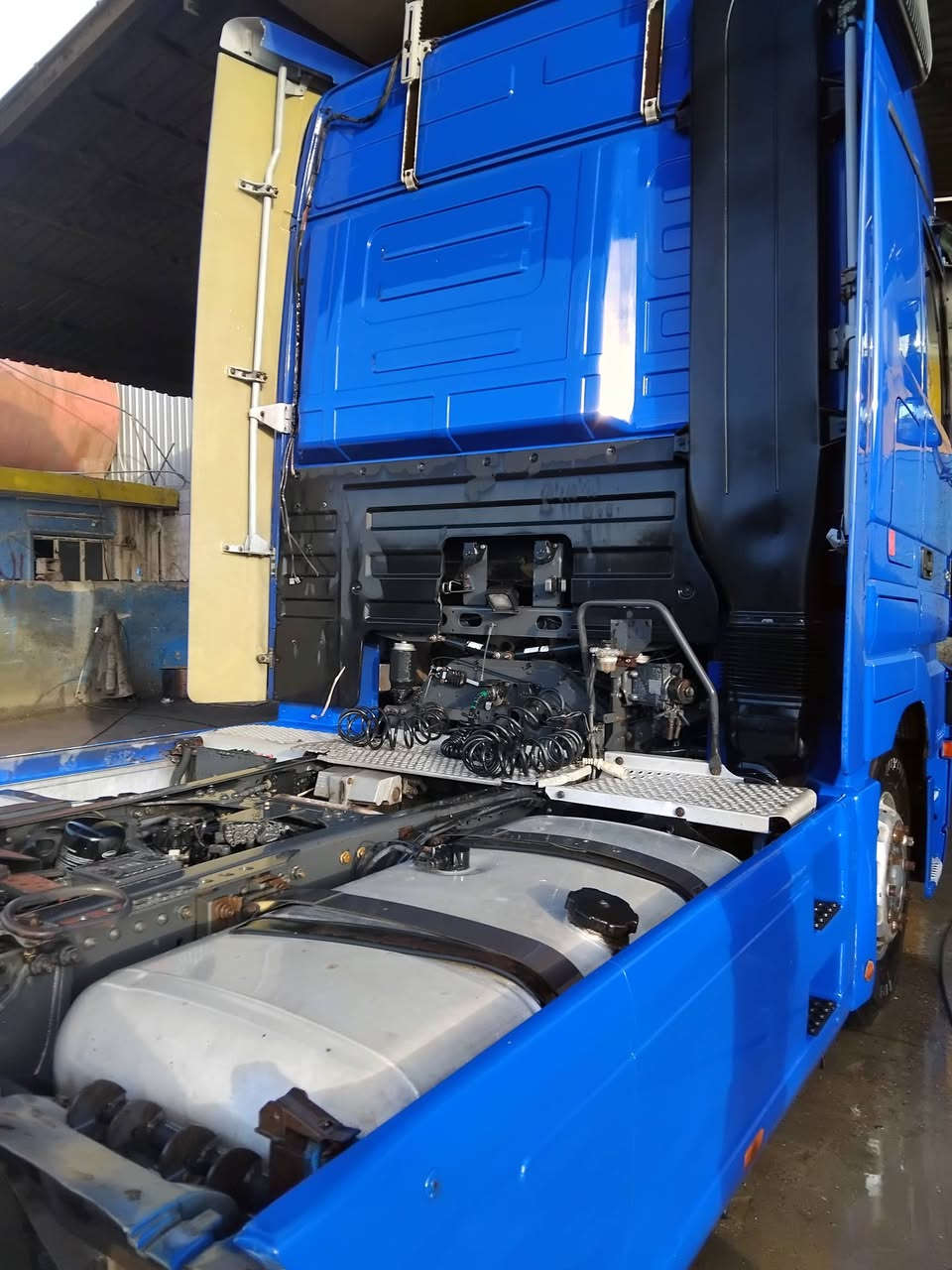 سلام عليكم  اكتروز     موديل 2006 تبريد رتايدر  ثلاجه.  حجم ،44.  كلج  كفاله  عامه رقم كركوك سنويه  تنكر +فلات  السياره جاهزه لشغل السعر. اتصل ***********
